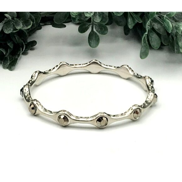Silver-Tone Wavy Bangle Bracelet With Faceted Gemstone Accents hammered finish - Picture 1 of 5